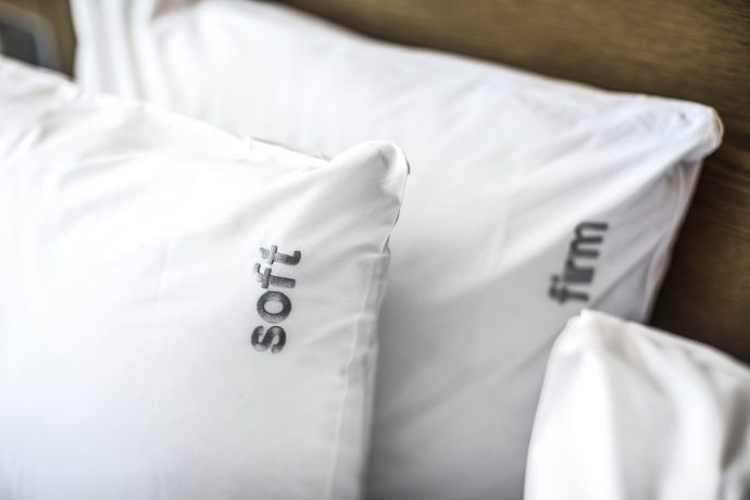 Holiday Inn Express - Pillows | SUPERADRIANME.com Holiday Inn Express - Pillows