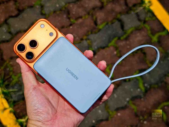 MagFlow Magnetic Power Bank 10000mAh 25W on the iPhone 17 Pro Max | SUPERADRIANME.com MagFlow Magnetic Power Bank 10000mAh 25W on the iPhone 17 Pro Max