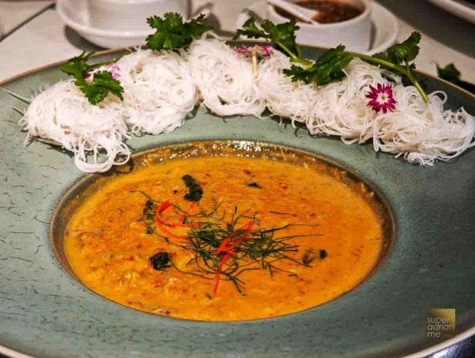 Thanying Restaurant Gaeng Poo Bai Hoorapha (S)