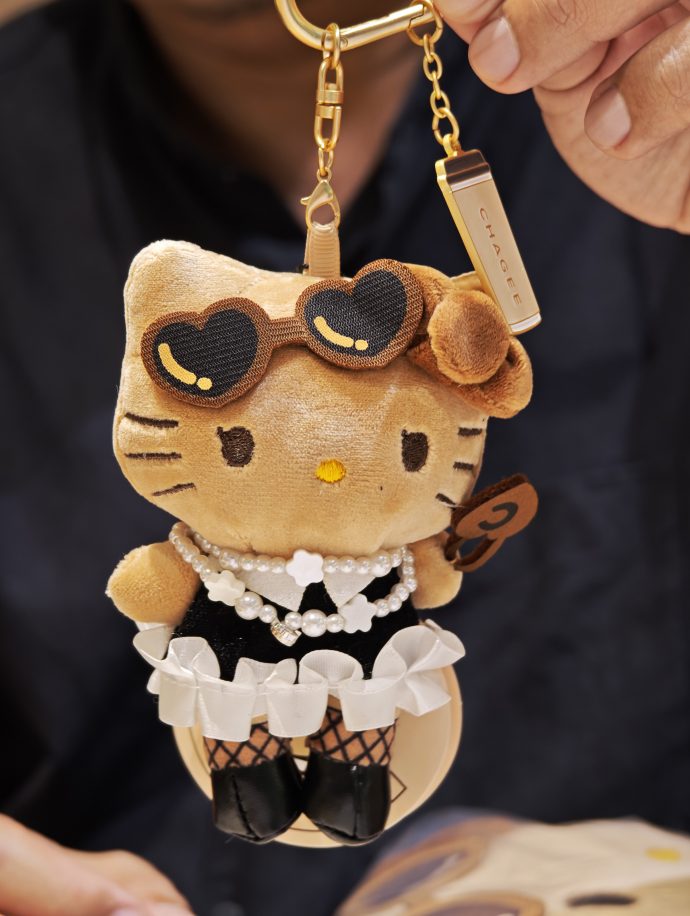 Chagee x Tanned Hello Kitty Plushie Charm | SUPERADRIANME.com Chagee x Tanned Hello Kitty Plushie Charm