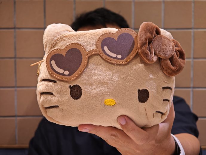 IMG_20251211_151231 | SUPERADRIANME.com Chagee x Tanned Hello Kitty Cuddle Sling