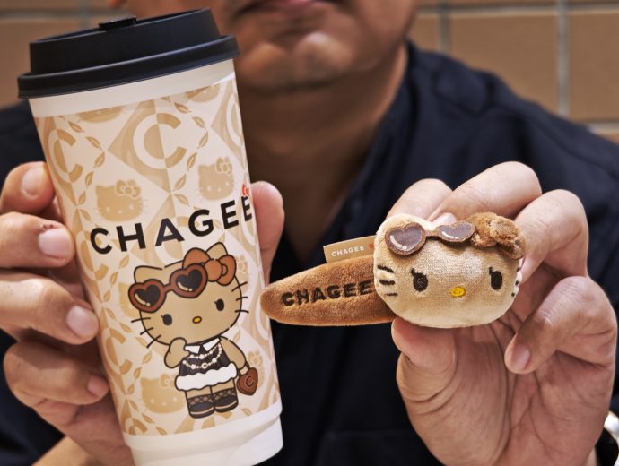 Chagee x Tanned Hello Kitty Snuggle Snap | SUPERADRIANME.com Chagee x Tanned Hello Kitty Snuggle Snap