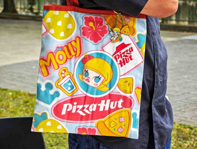 Pizza Hut x Molly December 2025 -104050 | SUPERADRIANME.com