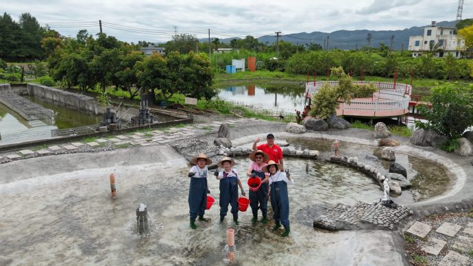 Hualien Heartel Farm Drone Shot | SUPERADRIANME.com Catching Live Australian Fresh Water Lobsters at Heartel Farm in Hualien
