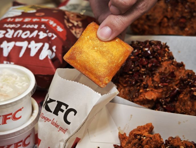 KFC Singapore Mango Pomelo Sago Pie | SUPERADRIANME.com KFC Singapore Mango Pomelo Sago Pie
