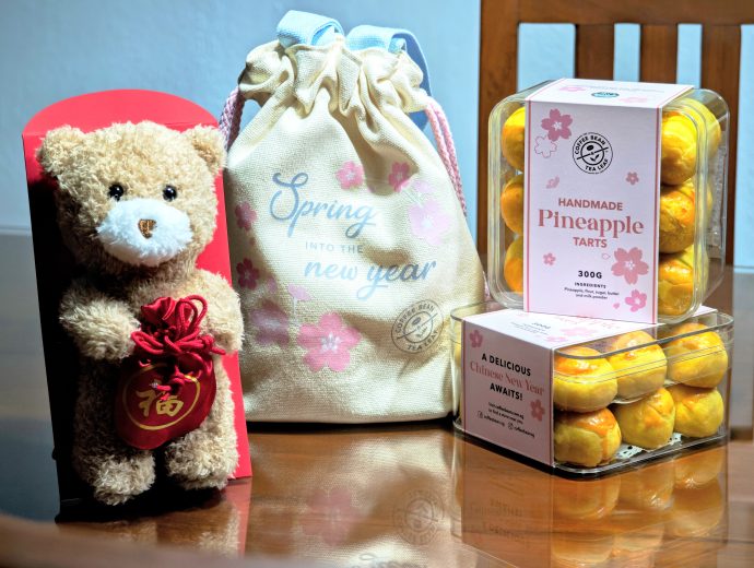 The Coffee Bean and Tea Leaf Handmade Pineapple Tarts and Teddy Bear Red Packet | SUPERADRIANME.com The Coffee Bean and Tea Leaf Handmade Pineapple Tarts and Teddy Bear Red Packet