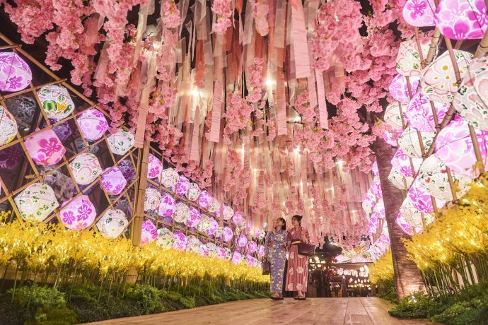Aomorya_Nebuta lanterns light the indoor sakura promenade at Aomoriya Credit_ Hoshino Resorts | SUPERADRIANME.com Nebuta lanterns light the indoor sakura promenade at Aomoriya. (Hoshino Resorts Photo)