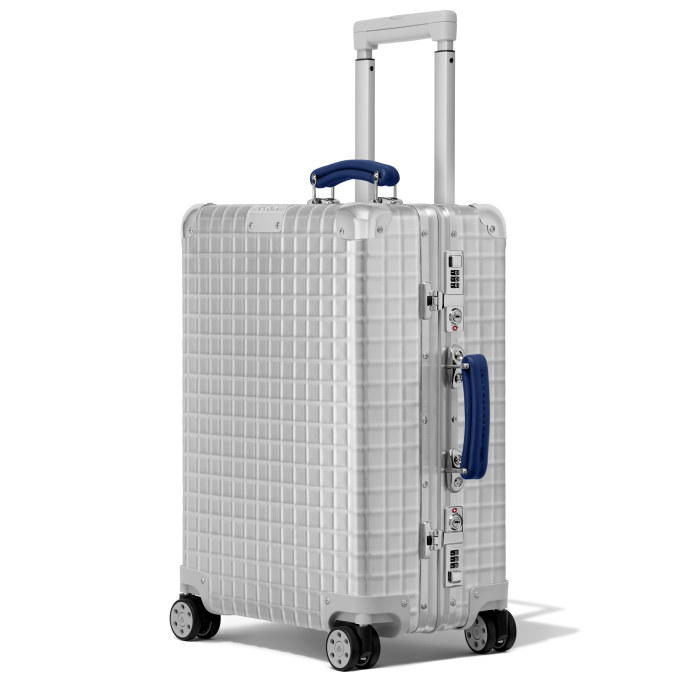 RIMOWA_Classic_Grid_Silver_Cabin_PDP_3-4 | SUPERADRIANME.com