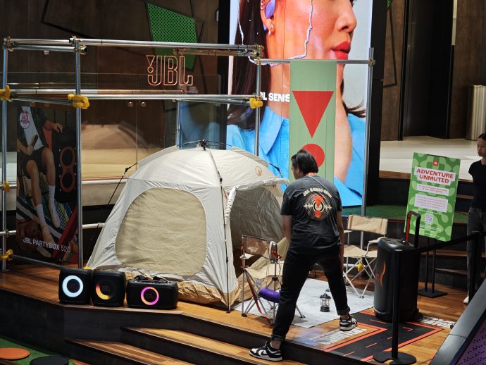 JBL Adventure Unmuted zone