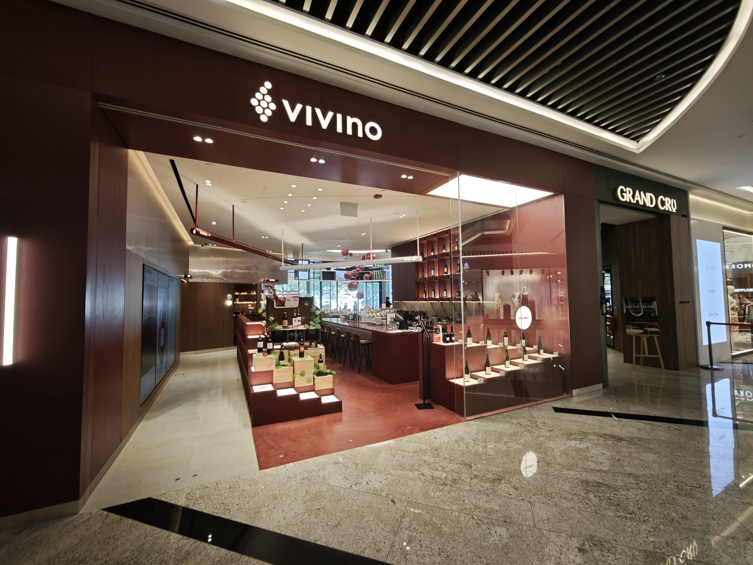 Vivino first outlet in Raffles City | SUPERADRIANME.com Vivino first outlet in Raffles City