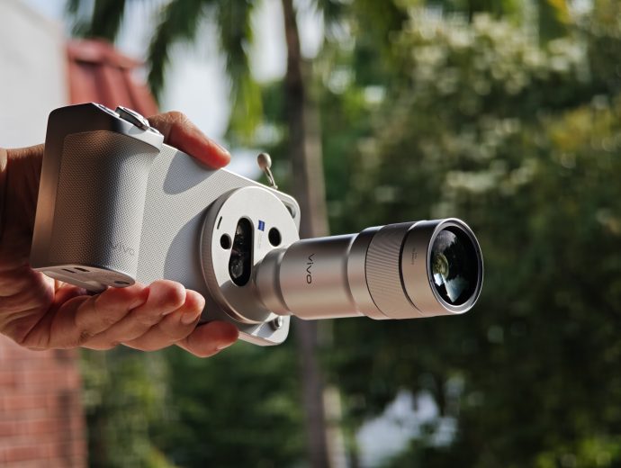 vivo X300 Ultra with 400mm Photographer Kit