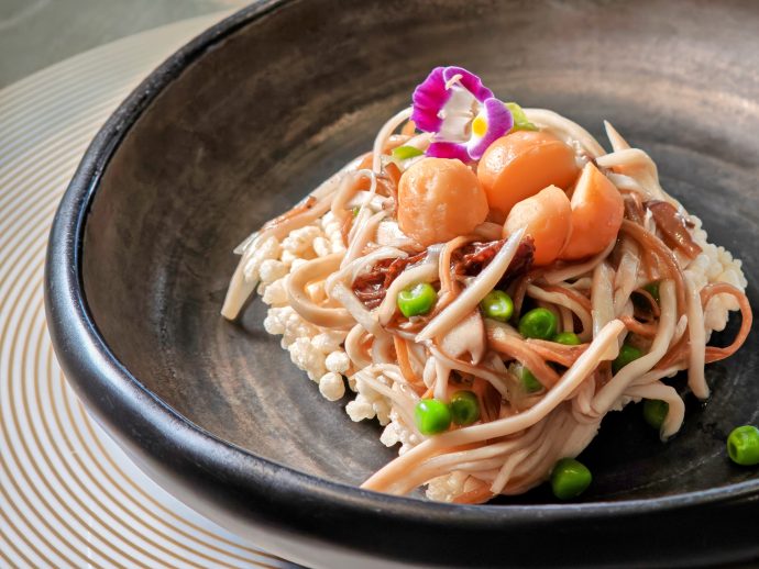 Rice Crackers with Stir-fried Duo Mushroom and Macadamia Nut