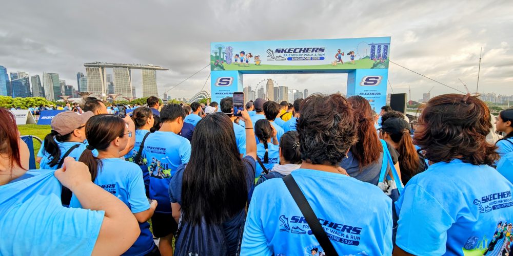 Flagging off for 5km fun walk at the Skechers Friendship Walk and Run 2026 at Singapore Marina Barrage on 7 June 2026