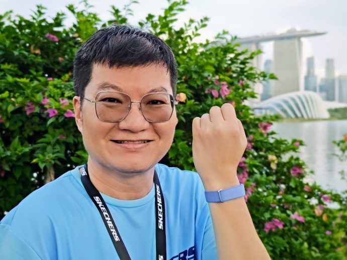 SUPERADRIANME Editor trying out the new Google Fitbit Air