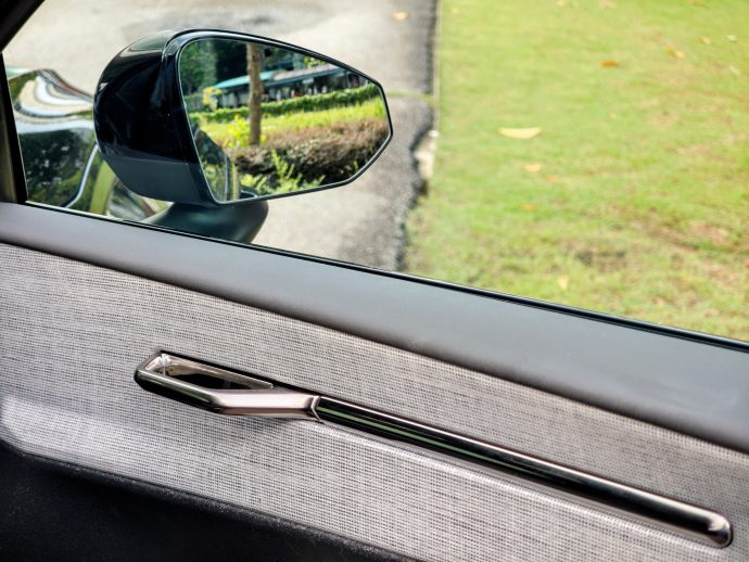 Volvo EX30 door handle at Driver Seat