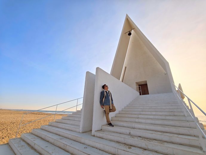 Posing at the chapel by the beach in Aranya District of Beidaihe, Hebei.