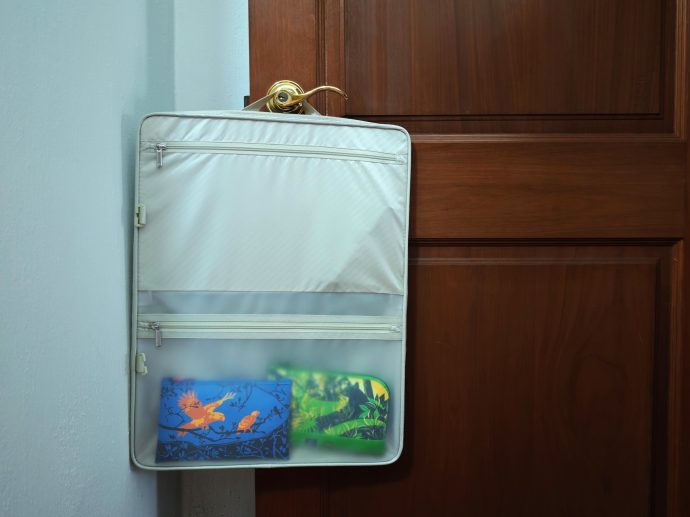 Samsonite Paralux Compression Panel from the 75cm check-in luggage. | SUPERADRIANME.com Samsonite Paralux Compression Panel from the 75cm check-in luggage.