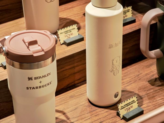 Engraved tumblers at Tumblers that can be engraved at Singapore's First Starbucks Tumbler Engraving Bar | SUPERADRIANME.com Engraved tumblers at Tumblers that can be engraved at Singapore's First Starbucks Tumbler Engraving Bar