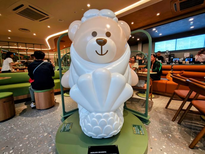 Merlion Bearista at Starbucks WEAVE in Resorts World Sentosa (SUPERADRIANME photo) | SUPERADRIANME.com Merlion Bearista at Starbucks WEAVE in Resorts World Sentosa (SUPERADRIANME photo)