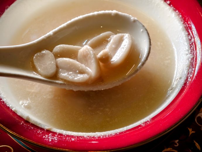 Soft peanuts in traditional boiled sweet peanut soup | SUPERADRIANME.com Soft peanuts in traditional boiled sweet peanut soup