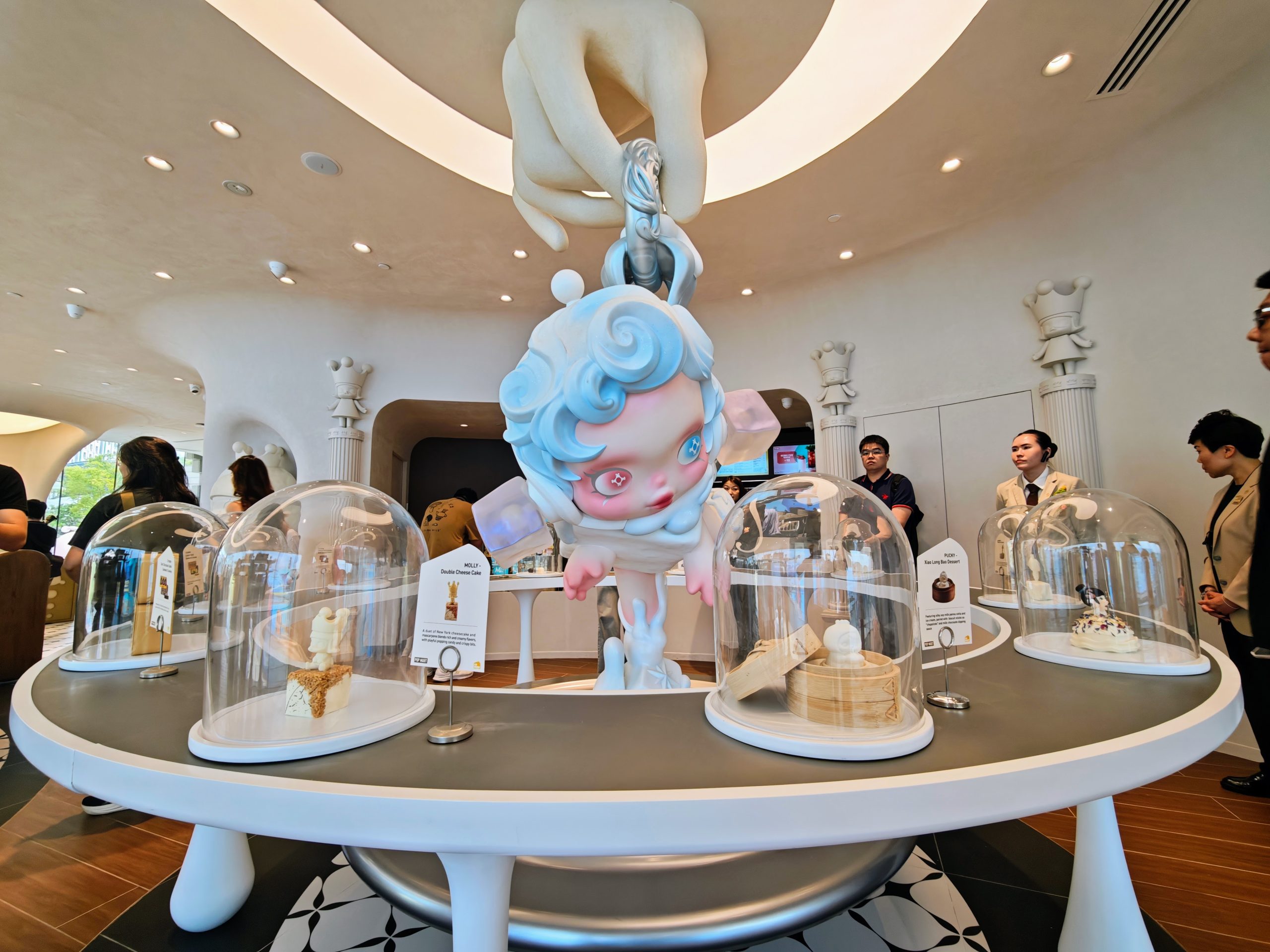 Food display at POP BAKERY in WEAVE at Resorts World Sentosa | SUPERADRIANME.com Food display at POP BAKERY in WEAVE at Resorts World Sentosa