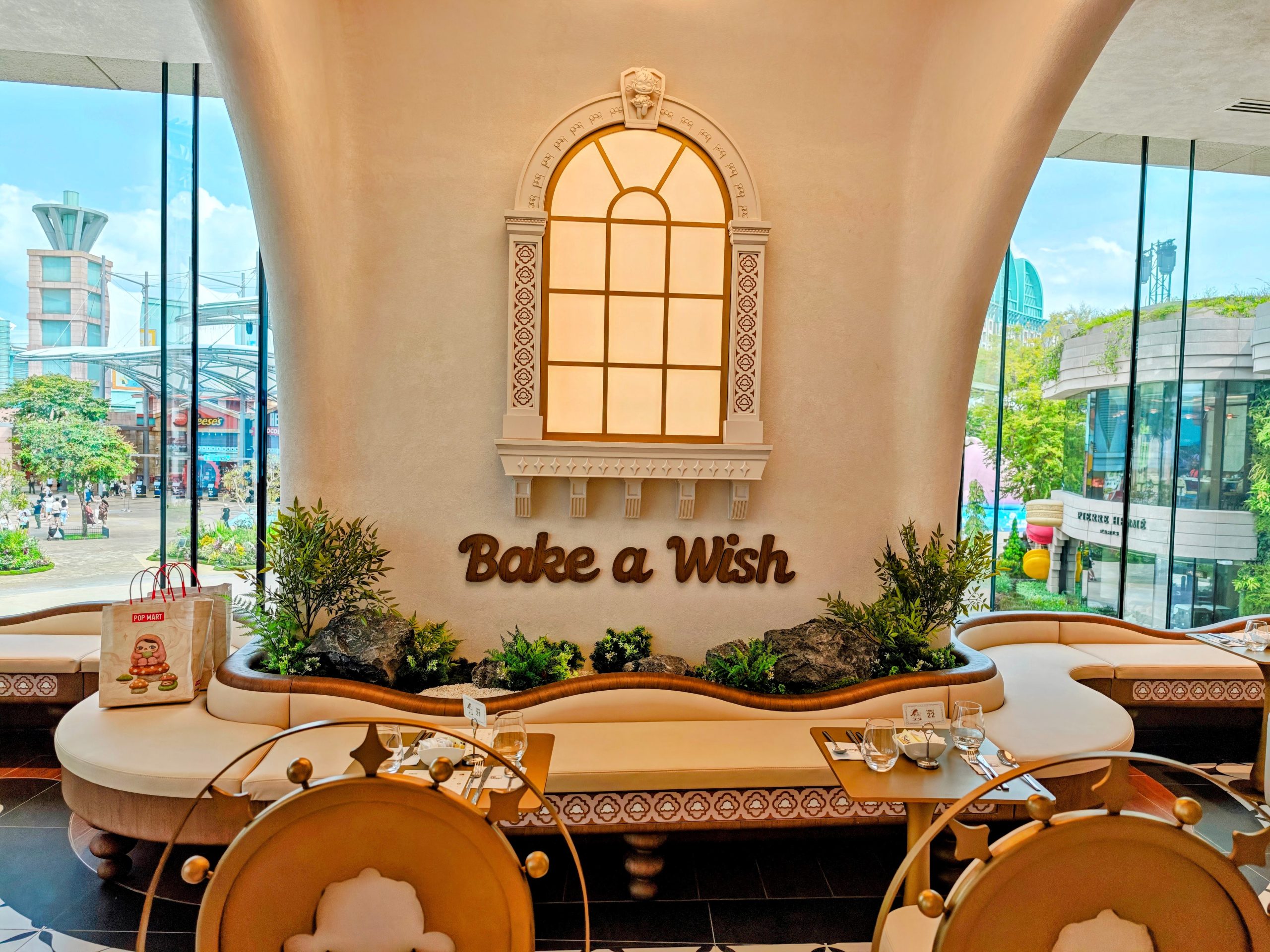 Seating area at POP BAKERY in WEAVE at Resorts World Sentosa | SUPERADRIANME.com Seating area at POP BAKERY in WEAVE at Resorts World Sentosa