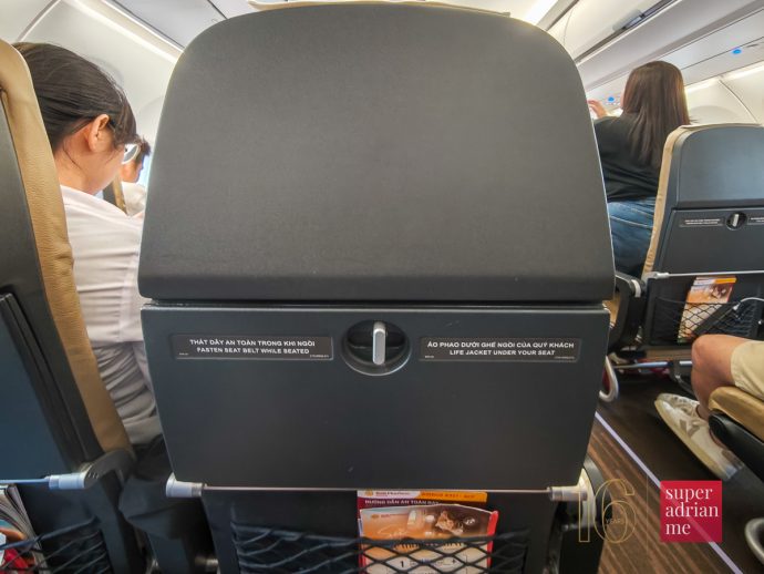No Inflight Entertainment screens onboard Sun PhuQuoc Airways | SUPERADRIANME.com No Inflight Entertainment screens onboard Sun PhuQuoc Airways