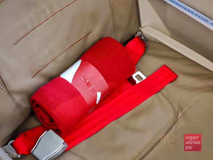 Sun PhuQuoc Airways Business Class seat and blanket | SUPERADRIANME.com Sun PhuQuoc Airways Business Class seat and blanket